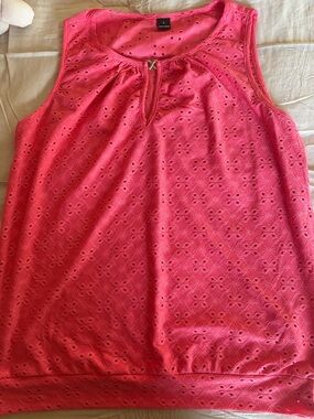 Emery Rose Women’s Burnout Embroidery Lock Hole Collar